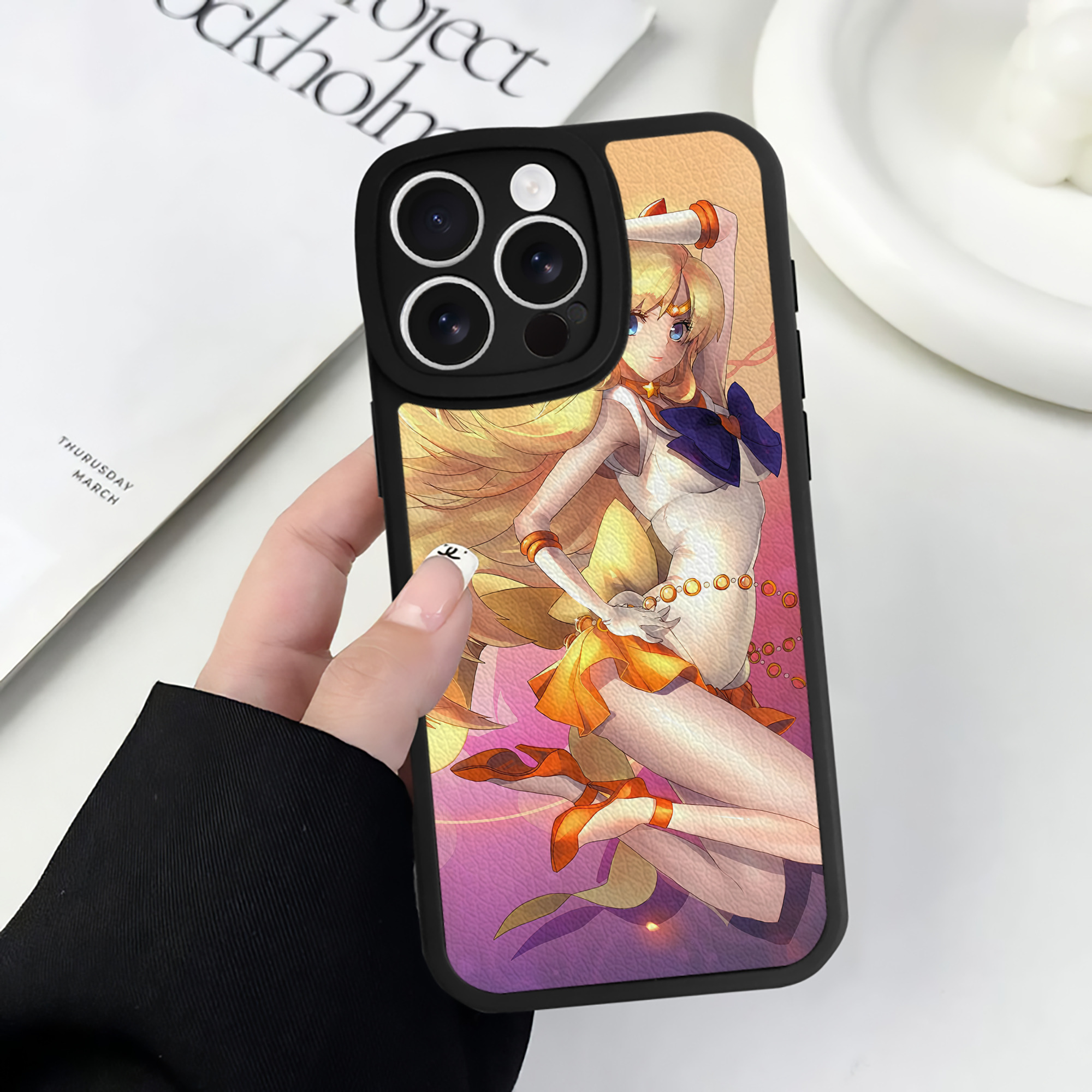 （画像用） 美少女戦士セーラームーン Sailor Moon 【iPhone 16シリーズ対応】シリコンスマホケース（レザー調） 材質：シリコン